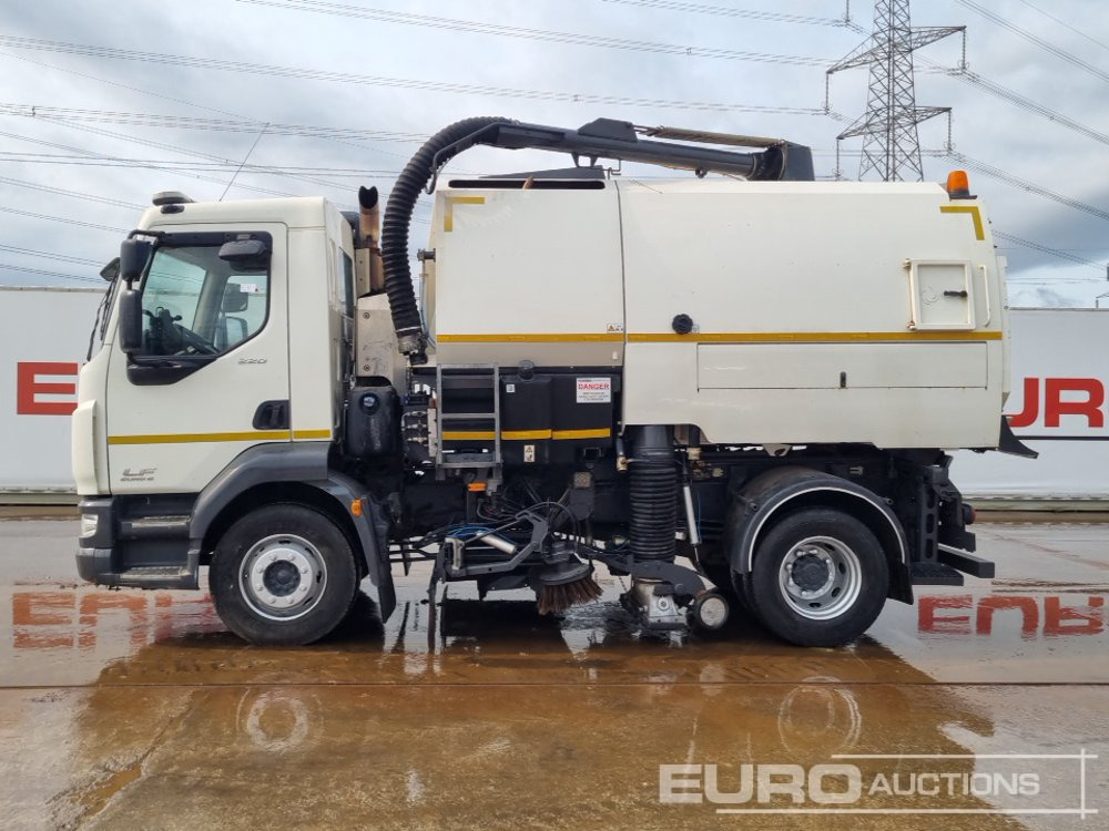 2015 DAF LF220 - Road sweeper: picture 2 2015 DAF LF220 - Road sweeper: picture 2