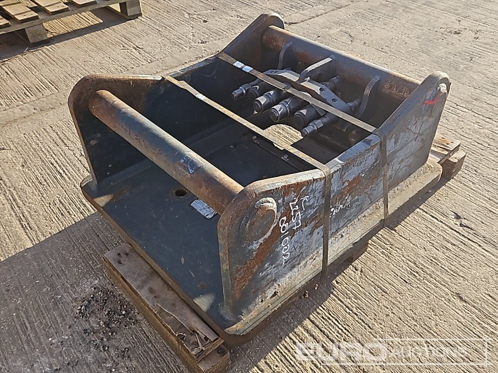 2018 Oil Quick Headstock S70 Hitch to suit 18-33 Ton Excavator - Hydraulic hammer: picture 1 2018 Oil Quick Headstock S70 Hitch to suit 18-33 Ton Excavator - Hydraulic hammer: picture 1