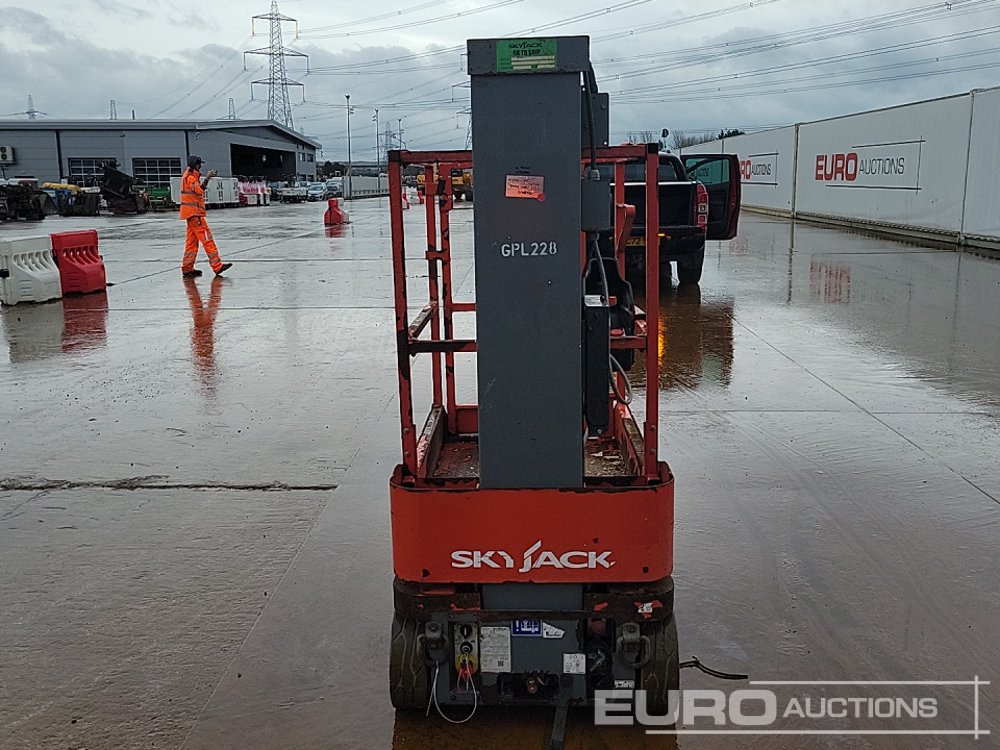2021 SkyJack SJ16 - Vertical mast lift: picture 4 2021 SkyJack SJ16 - Vertical mast lift: picture 4