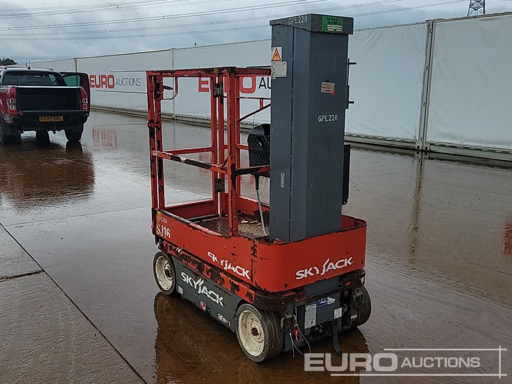 2021 SkyJack SJ16 - Vertical mast lift: picture 3 2021 SkyJack SJ16 - Vertical mast lift: picture 3