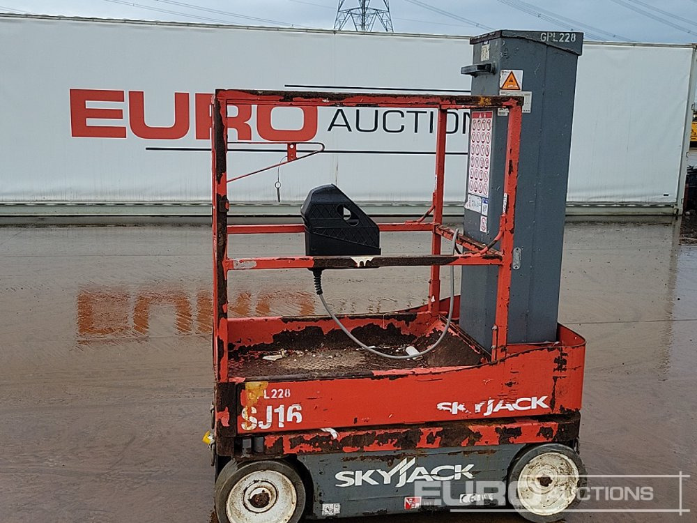 2021 SkyJack SJ16 - Vertical mast lift: picture 2 2021 SkyJack SJ16 - Vertical mast lift: picture 2