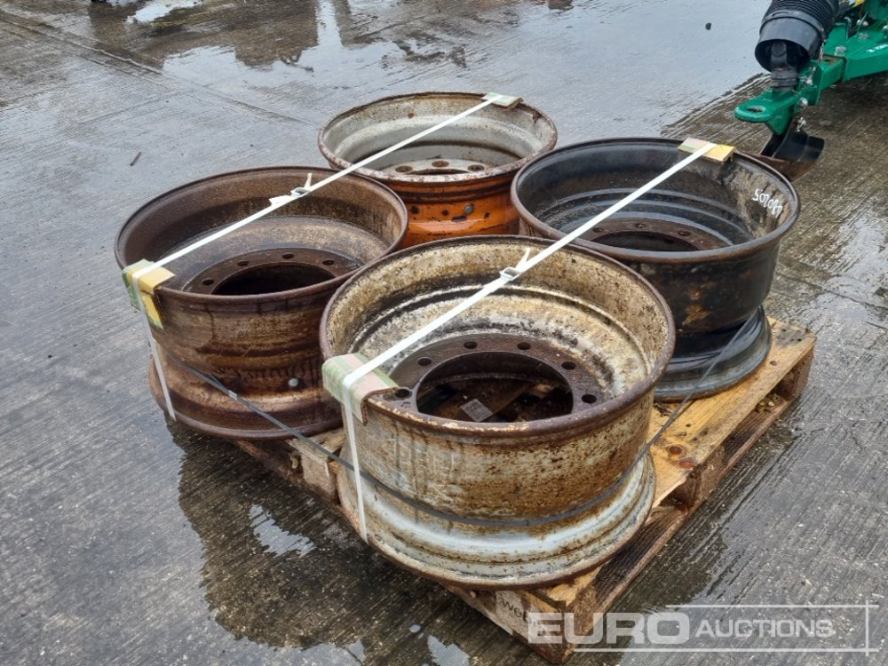 22" Rim (4 of) - Tire: picture 1 22" Rim (4 of) - Tire: picture 1