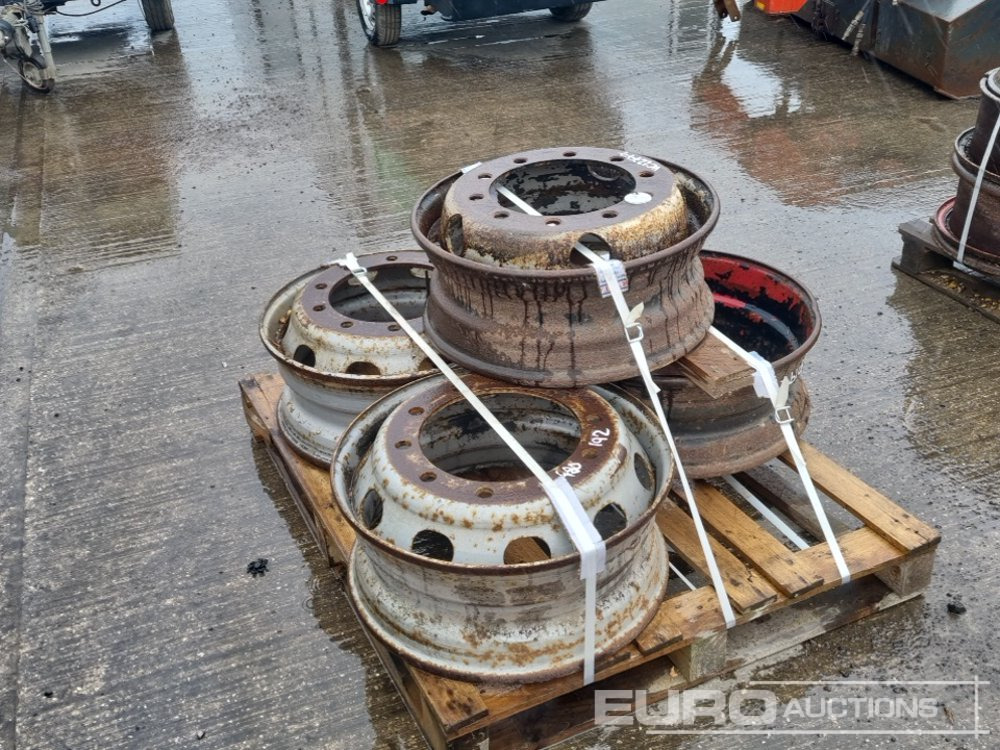 22" Rim (4 of) - Tire: picture 1 22" Rim (4 of) - Tire: picture 1