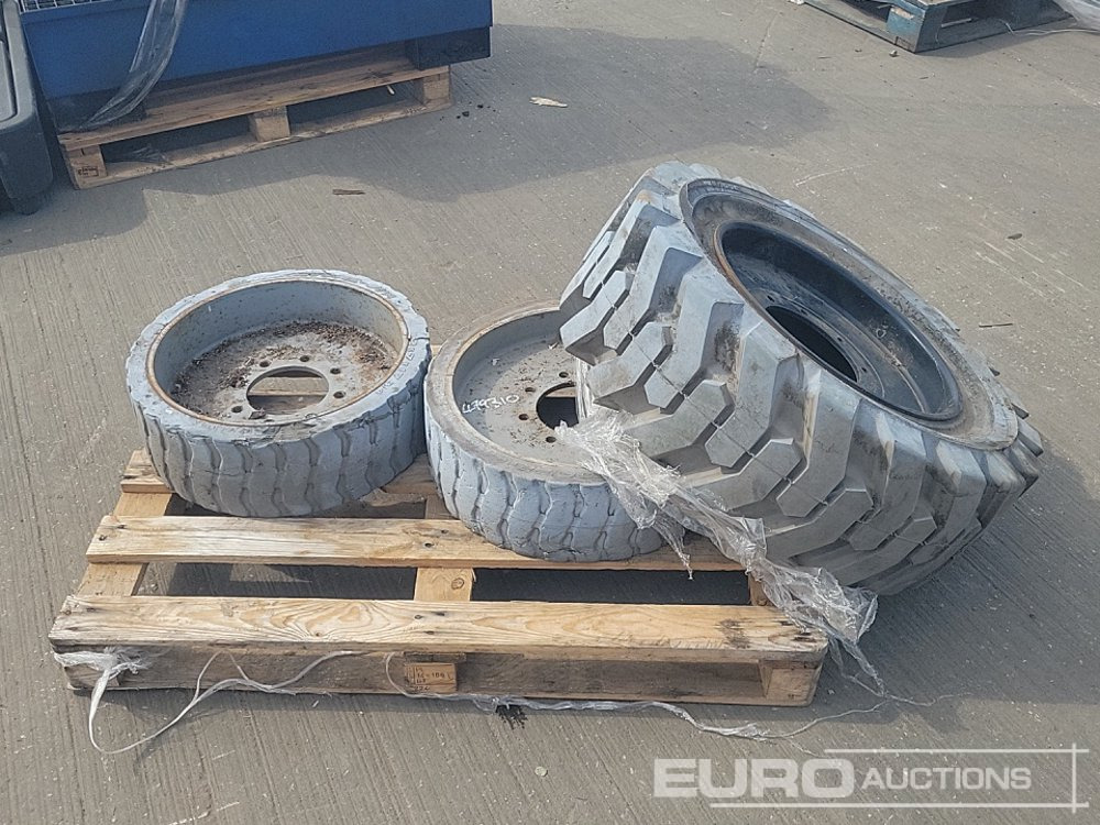 22x7x17 Non marking Tyre & Rim (2 of), 32x12-20 Tyre & Rim - Tire: picture 2 22x7x17 Non marking Tyre & Rim (2 of), 32x12-20 Tyre & Rim - Tire: picture 2