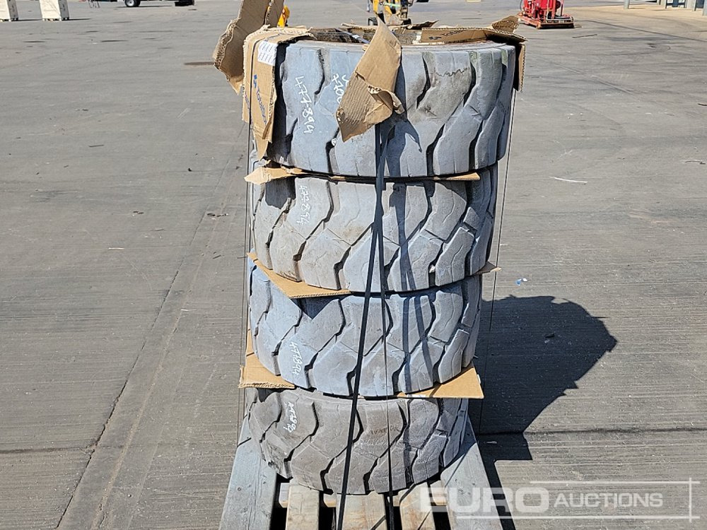 28x12x22 Tyre & Rim (4 of) - Tire: picture 2 28x12x22 Tyre & Rim (4 of) - Tire: picture 2