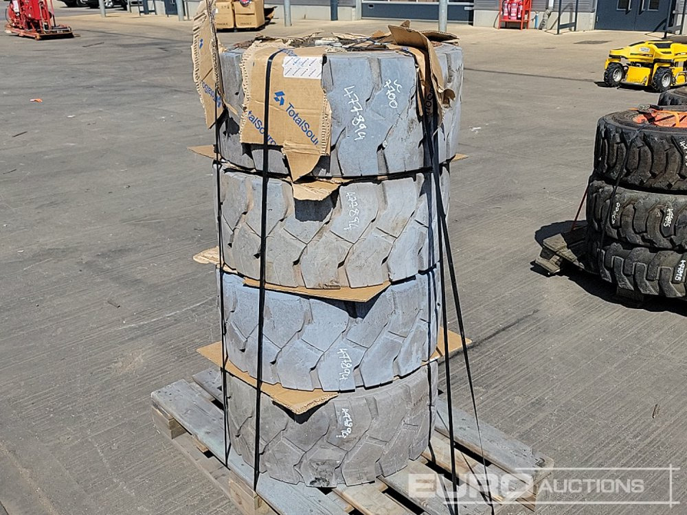 28x12x22 Tyre & Rim (4 of) - Tire: picture 1 28x12x22 Tyre & Rim (4 of) - Tire: picture 1