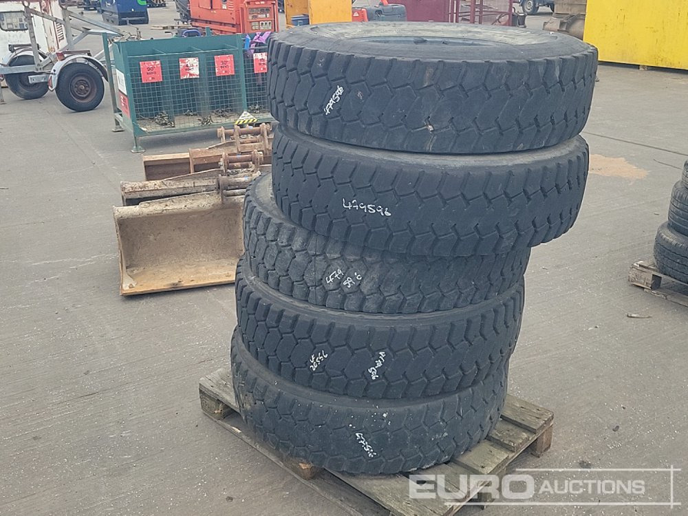 315/80-22.5 Tyre (5 of) - Tire: picture 4 315/80-22.5 Tyre (5 of) - Tire: picture 4