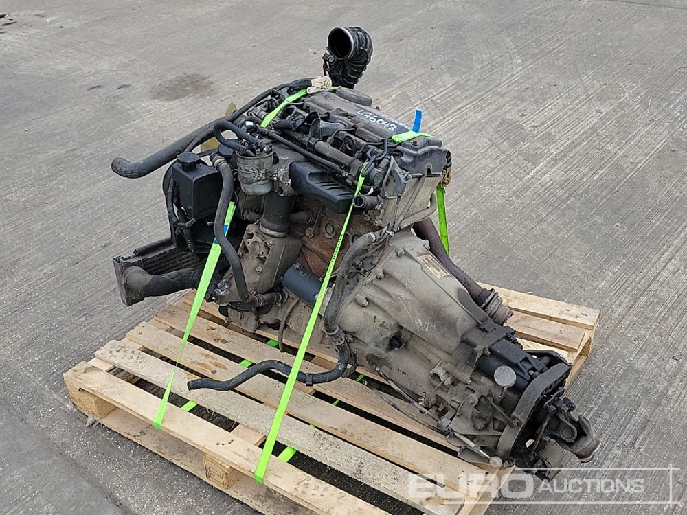 4 Cylinder Engine, Gearbox - Engine: picture 3 4 Cylinder Engine, Gearbox - Engine: picture 3