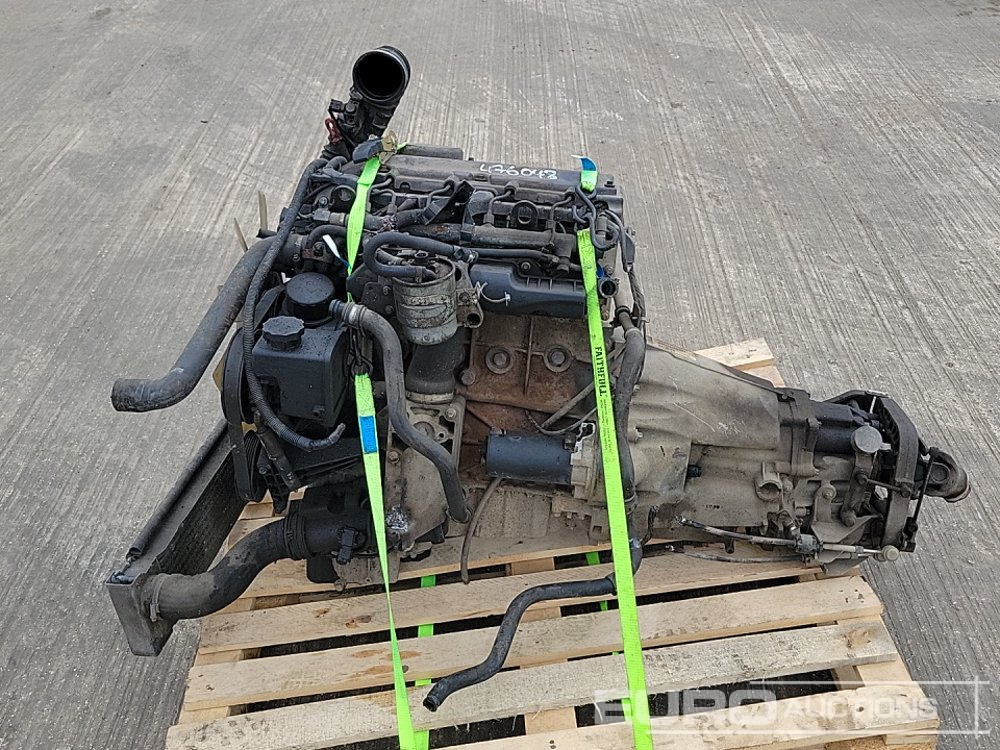 4 Cylinder Engine, Gearbox - Engine: picture 2 4 Cylinder Engine, Gearbox - Engine: picture 2