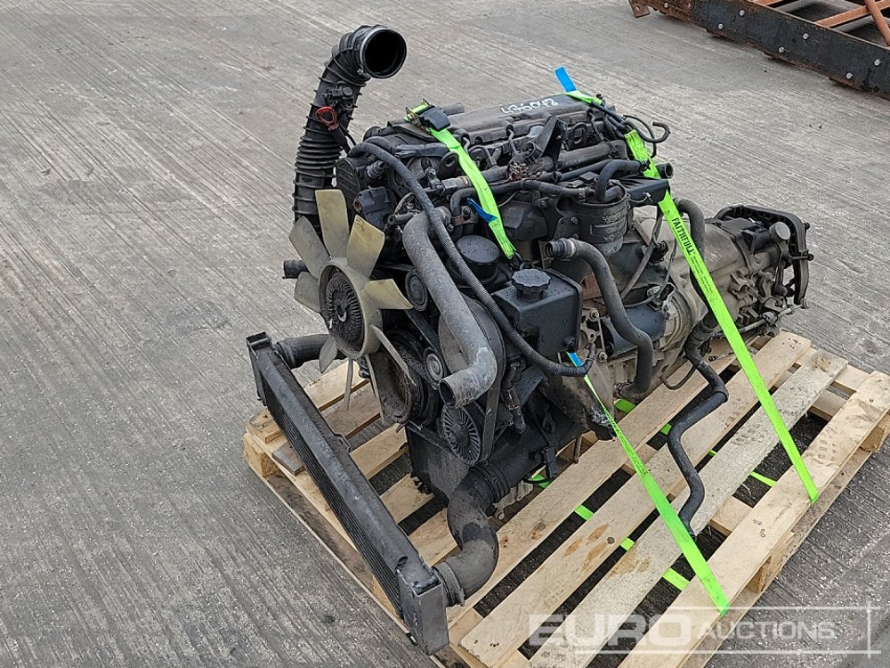4 Cylinder Engine, Gearbox - Engine: picture 1 4 Cylinder Engine, Gearbox - Engine: picture 1