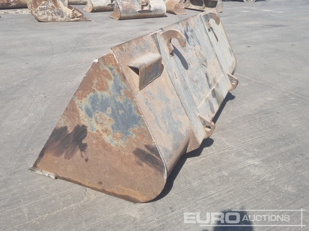 90" Loading Bucket to suit Telehandler - Bucket: picture 3 90" Loading Bucket to suit Telehandler - Bucket: picture 3
