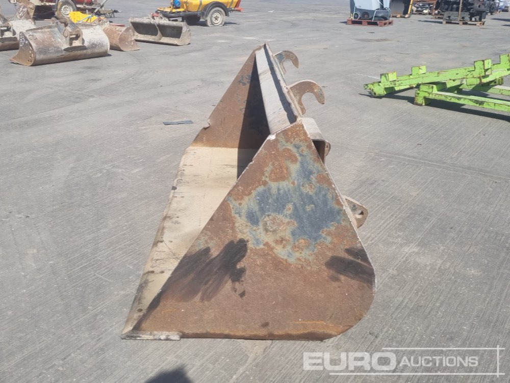 90" Loading Bucket to suit Telehandler - Bucket: picture 2 90" Loading Bucket to suit Telehandler - Bucket: picture 2