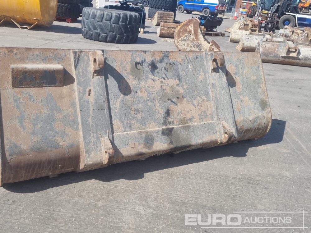 90" Loading Bucket to suit Telehandler - Bucket: picture 4 90" Loading Bucket to suit Telehandler - Bucket: picture 4