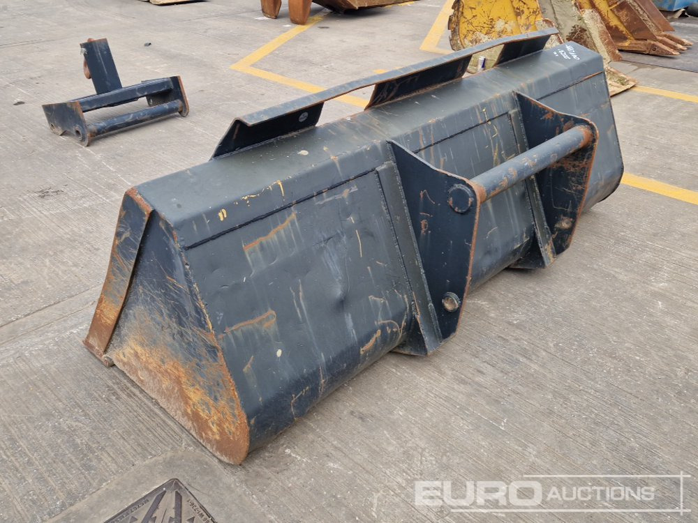 92" Loading Bucket to suit Manitou Telehandler - Bucket: picture 5 92" Loading Bucket to suit Manitou Telehandler - Bucket: picture 5