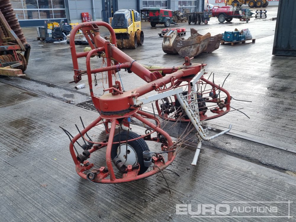 PTO Driven Hay Tedder to suit 3 Point Linkage - Agricultural machinery: picture 3 PTO Driven Hay Tedder to suit 3 Point Linkage - Agricultural machinery: picture 3