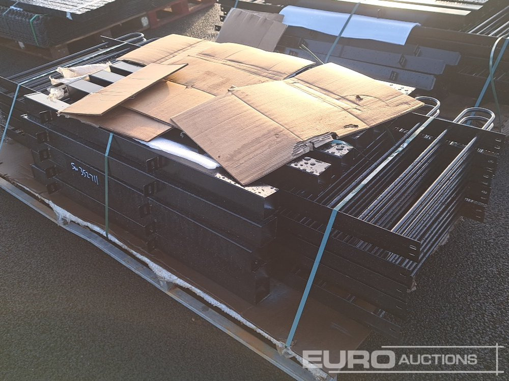 Unused 20m Bow / Round Top Powder Coated Steel Fencing, 10x2m Panels, 11 Posts - Agricultural machinery: picture 2 Unused 20m Bow / Round Top Powder Coated Steel Fencing, 10x2m Panels, 11 Posts - Agricultural machinery: picture 2