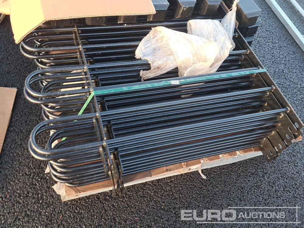 Unused 20m Bow / Round Top Powder Coated Steel Fencing, 10x2m Panels, 11 Posts - Agricultural machinery: picture 5 Unused 20m Bow / Round Top Powder Coated Steel Fencing, 10x2m Panels, 11 Posts - Agricultural machinery: picture 5
