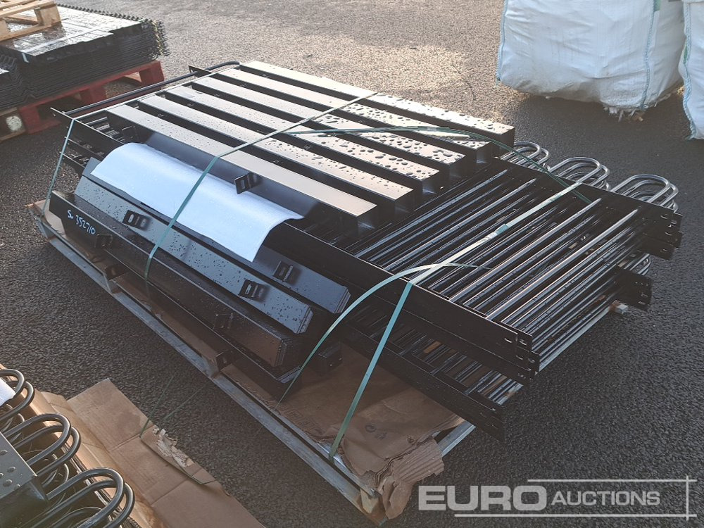 Unused 20m Bow / Round Top Powder Coated Steel Fencing, 10x2m Panels, 11 Posts - Agricultural machinery: picture 2 Unused 20m Bow / Round Top Powder Coated Steel Fencing, 10x2m Panels, 11 Posts - Agricultural machinery: picture 2