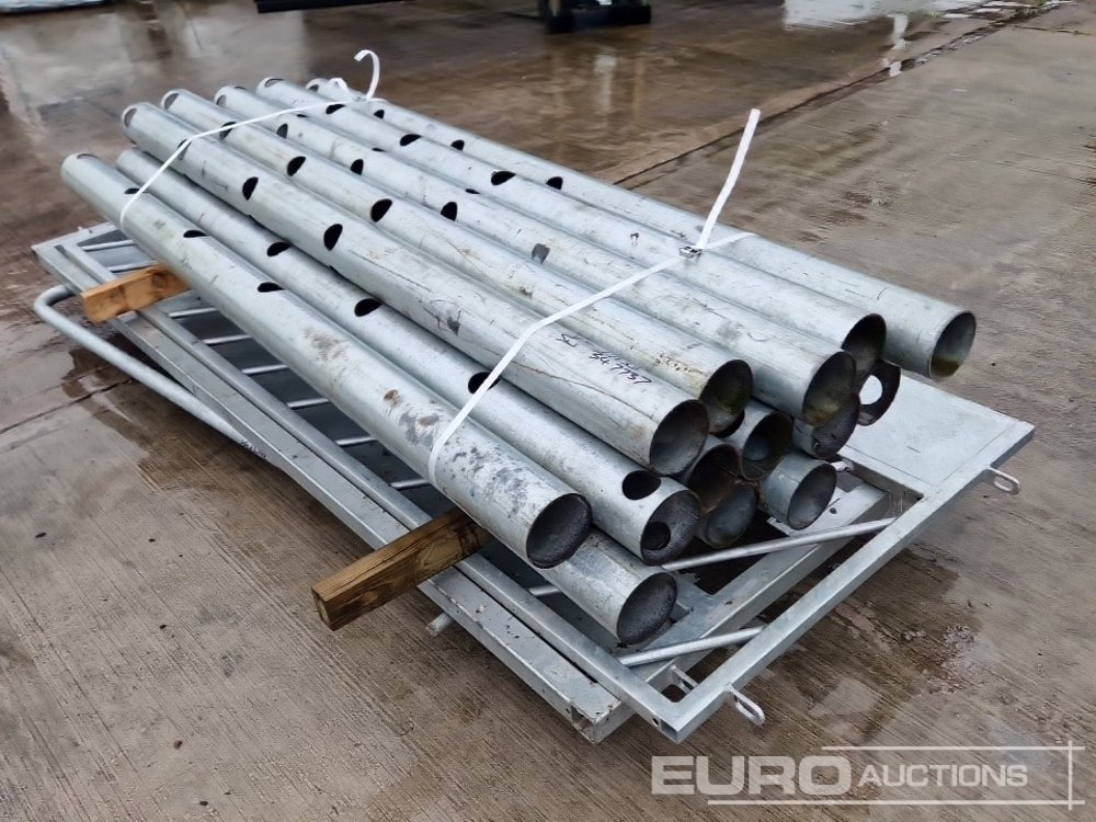 Unused Cattle Crush Posts (16 of) - Agricultural machinery: picture 1 Unused Cattle Crush Posts (16 of) - Agricultural machinery: picture 1