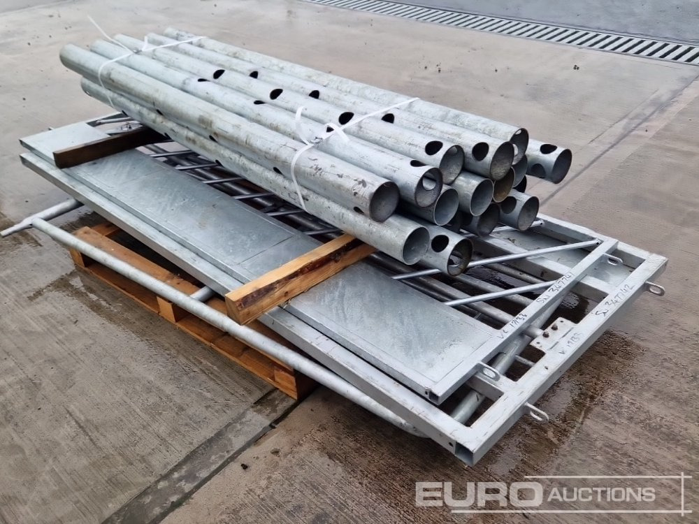 Unused Cattle Crush Posts (16 of) - Agricultural machinery: picture 3 Unused Cattle Crush Posts (16 of) - Agricultural machinery: picture 3