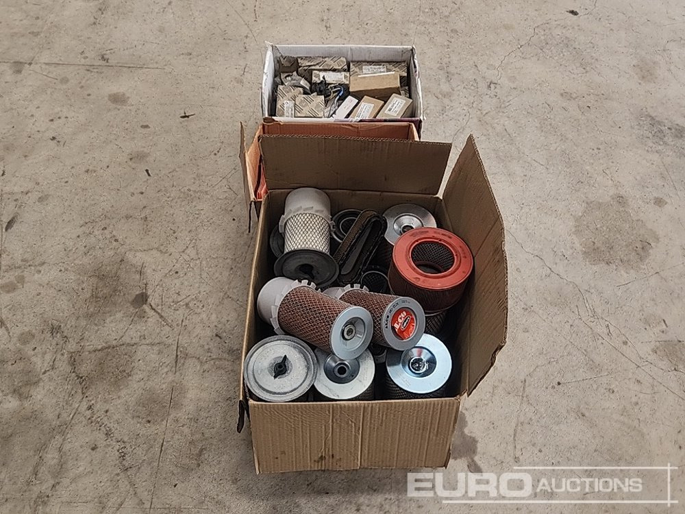 Box of Filters (3 of) - Garage equipment: picture 2 Box of Filters (3 of) - Garage equipment: picture 2