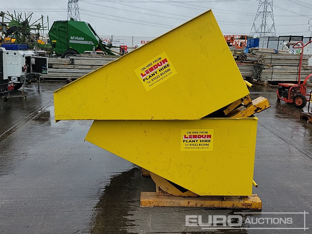 Contact Tipping Skips to suit Forklift (4 of) - Tipping skip: picture 2 Contact Tipping Skips to suit Forklift (4 of) - Tipping skip: picture 2