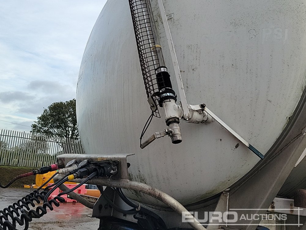 Tanker semi-trailer Crane Freuhauf Tri Axle Tanker Trailer: picture 40