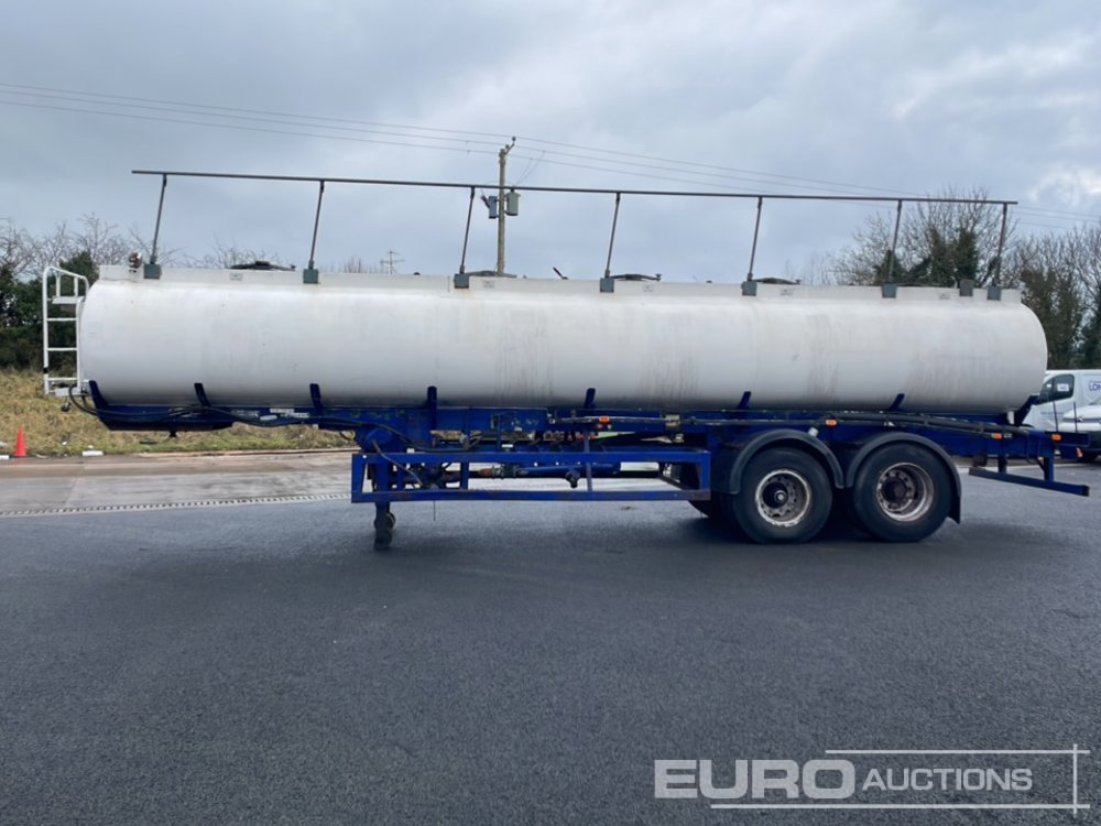 Crane Fruehauf Twin Axle Tanker - Tanker semi-trailer: picture 2 Crane Fruehauf Twin Axle Tanker - Tanker semi-trailer: picture 2