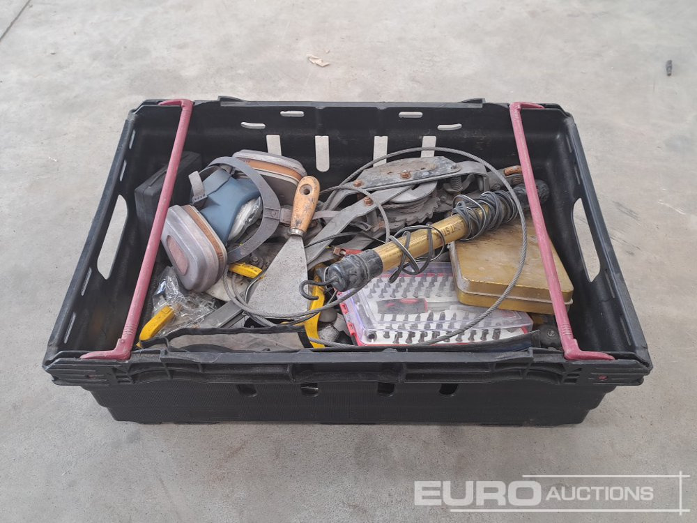 Crate of Miscellaneous Tools - Garage equipment: picture 4 Crate of Miscellaneous Tools - Garage equipment: picture 4