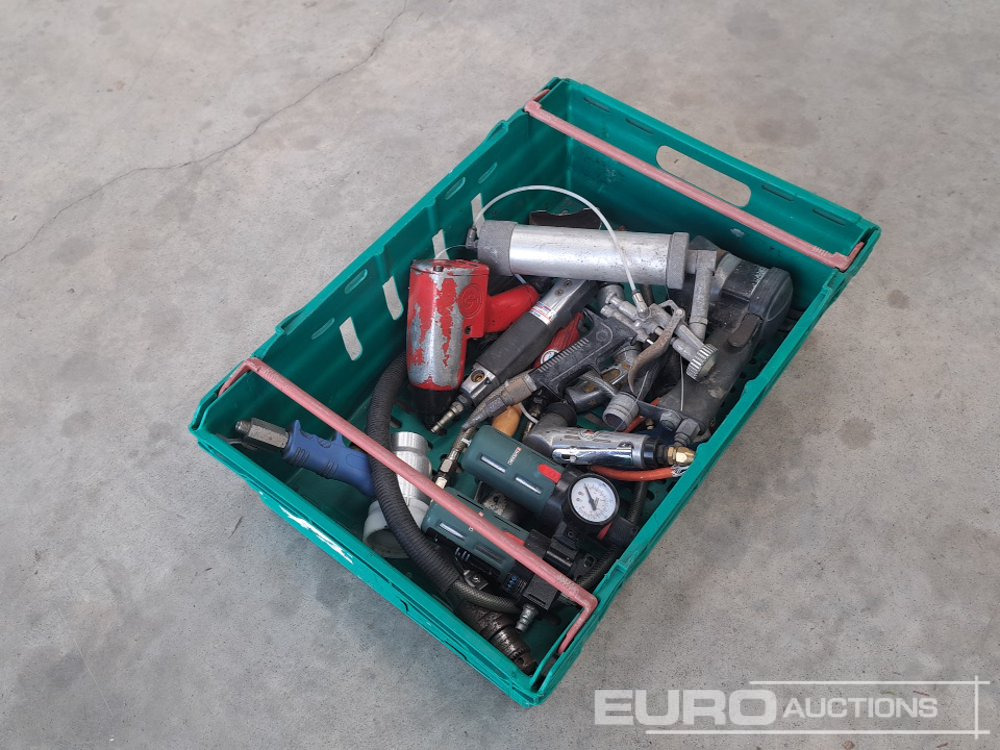 Crate of Miscellaneous Tools - Garage equipment: picture 3 Crate of Miscellaneous Tools - Garage equipment: picture 3