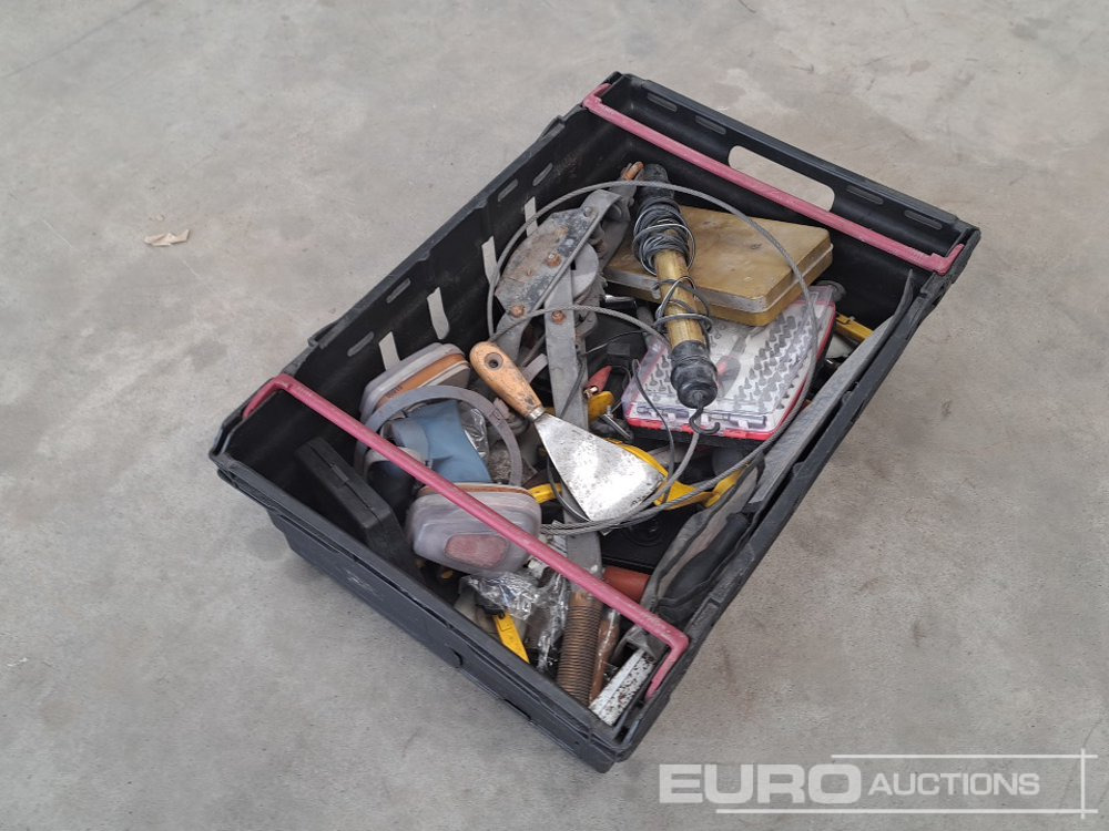 Crate of Miscellaneous Tools - Garage equipment: picture 3 Crate of Miscellaneous Tools - Garage equipment: picture 3