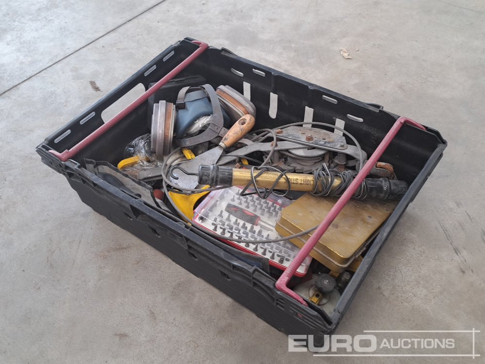Crate of Miscellaneous Tools - Garage equipment: picture 5 Crate of Miscellaneous Tools - Garage equipment: picture 5
