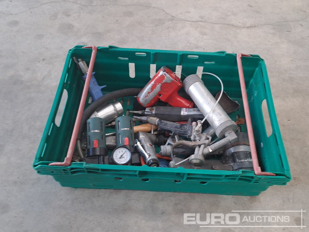 Crate of Miscellaneous Tools - Garage equipment: picture 4 Crate of Miscellaneous Tools - Garage equipment: picture 4