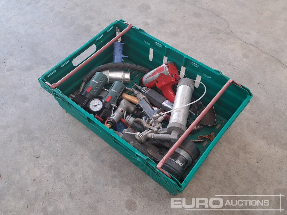 Crate of Miscellaneous Tools - Garage equipment: picture 5 Crate of Miscellaneous Tools - Garage equipment: picture 5