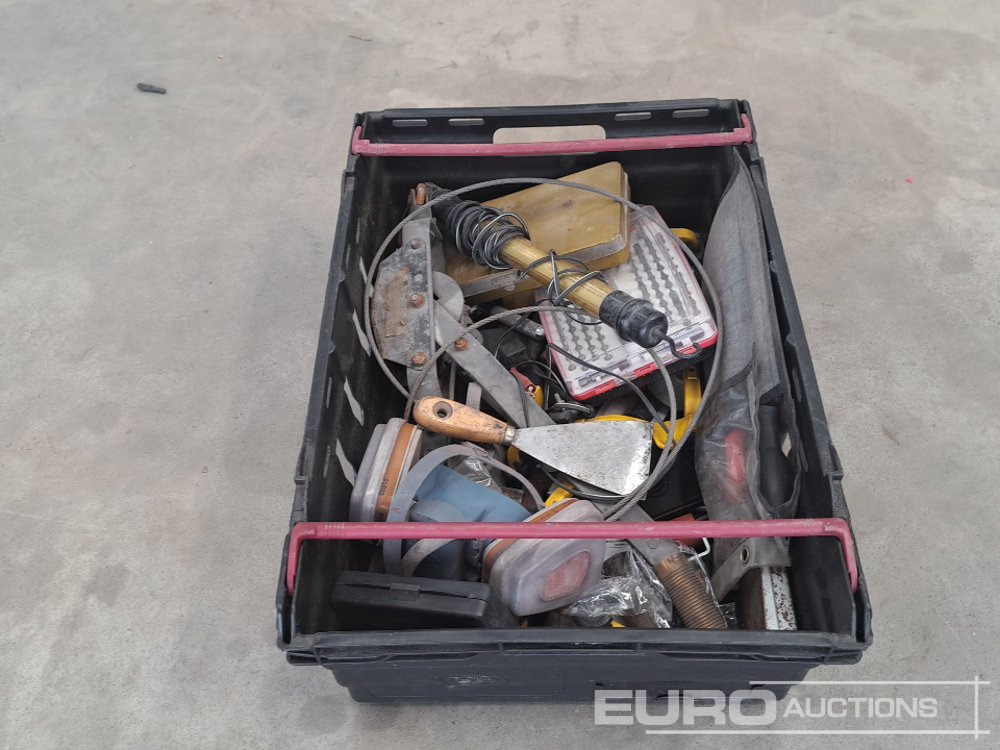 Crate of Miscellaneous Tools - Garage equipment: picture 2 Crate of Miscellaneous Tools - Garage equipment: picture 2