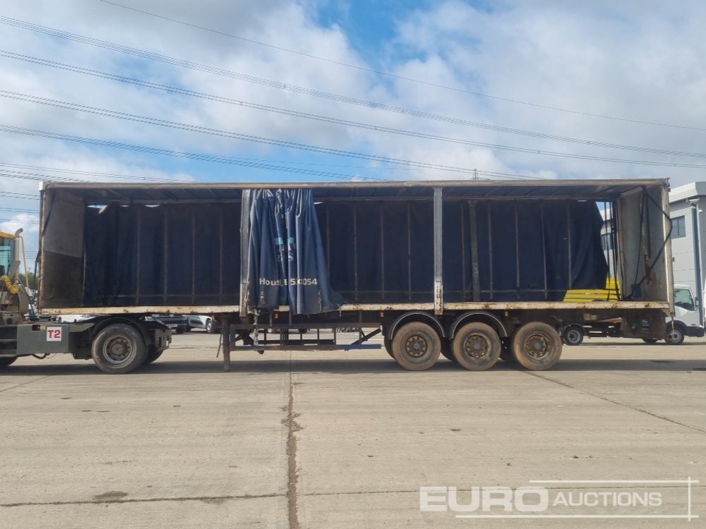Fruehauf Tri Axle Curtainsider Trailer - Curtainsider semi-trailer: picture 3 Fruehauf Tri Axle Curtainsider Trailer - Curtainsider semi-trailer: picture 3