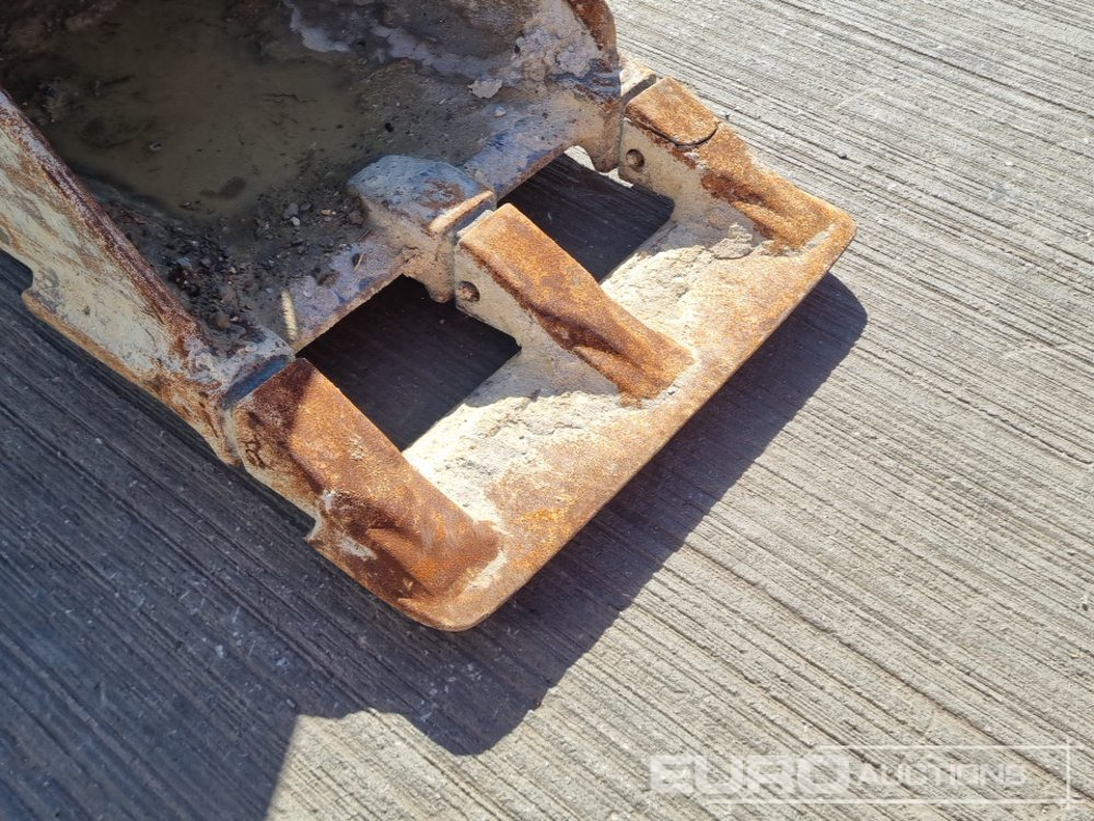Bucket Geith 24" Digging Bucket 65mm Pin to suit 13 Ton Excavator: picture 10