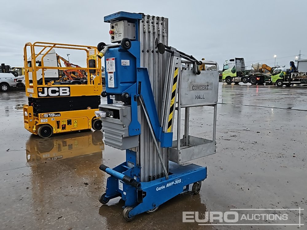 Genie AWP-30S - Vertical mast lift: picture 5 Genie AWP-30S - Vertical mast lift: picture 5