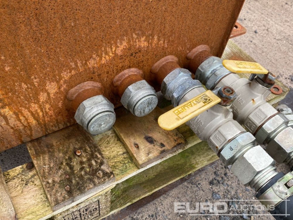 Construction equipment Hydraulic & Fuel Tank (2 of): picture 14
