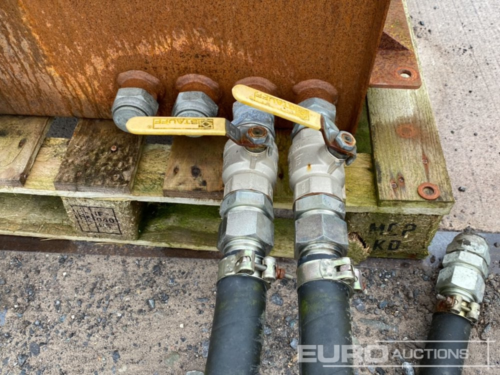 Construction equipment Hydraulic & Fuel Tank (2 of): picture 10