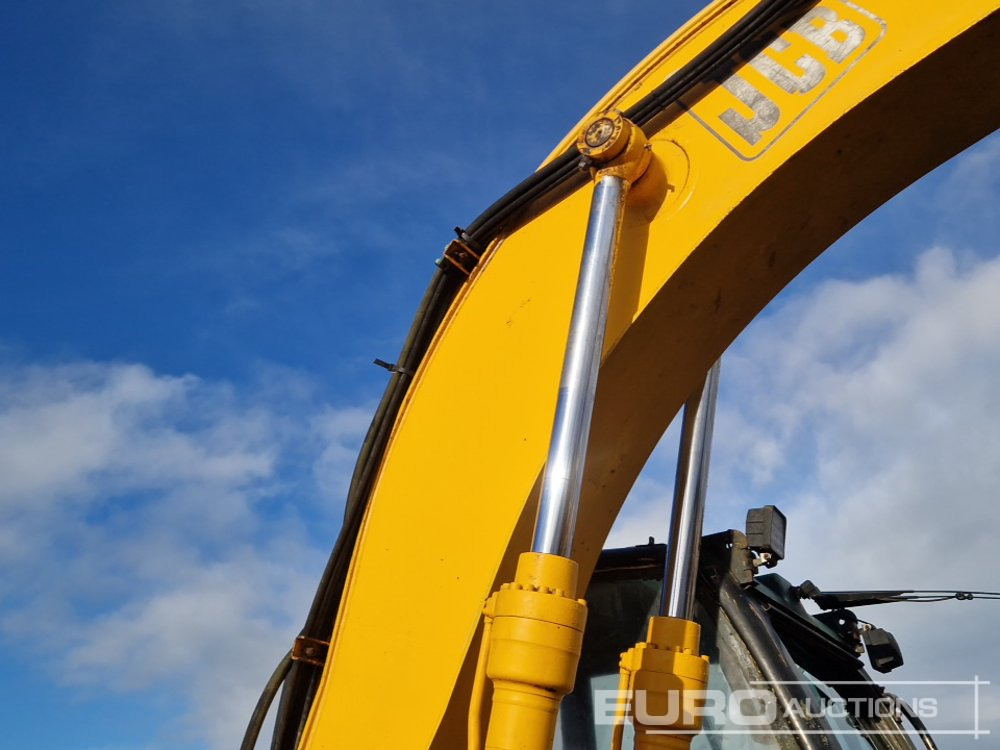 Crawler excavator JCB JS130: picture 19