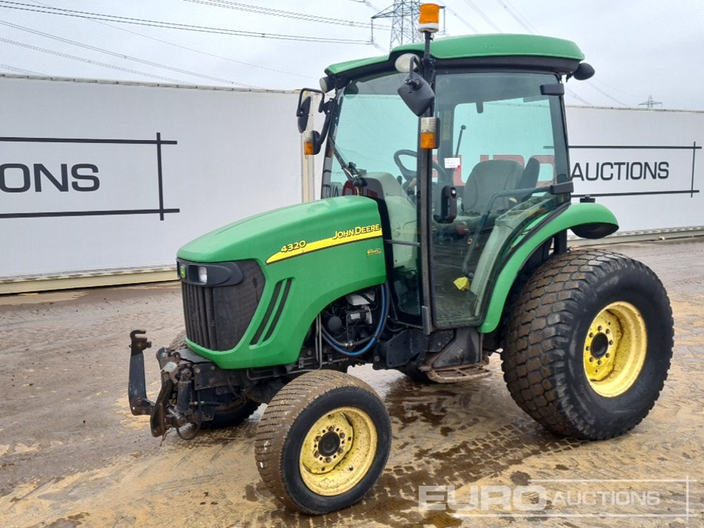 John Deere 4320 - Compact tractor: picture 1 John Deere 4320 - Compact tractor: picture 1