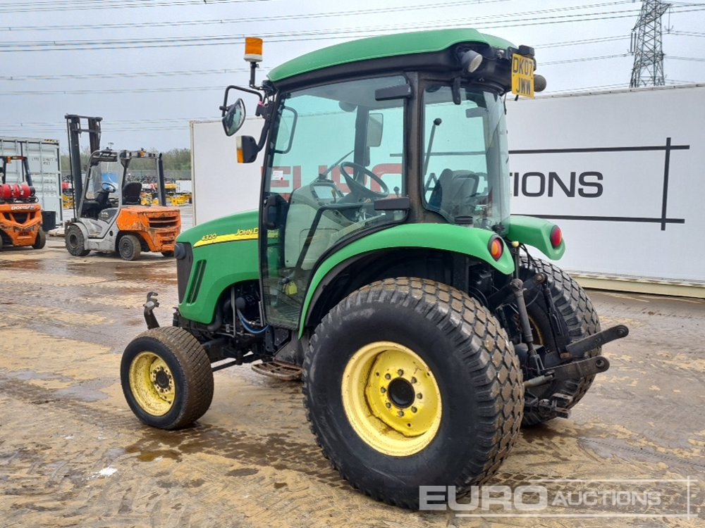 John Deere 4320 - Compact tractor: picture 3 John Deere 4320 - Compact tractor: picture 3