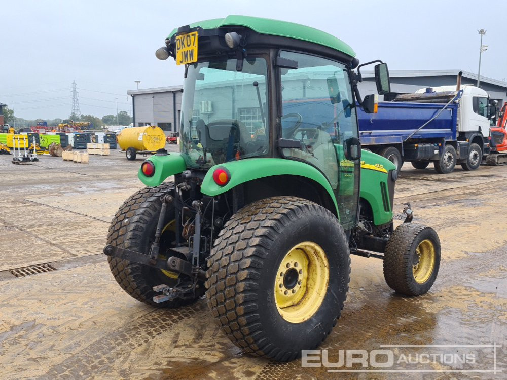 John Deere 4320 - Compact tractor: picture 5 John Deere 4320 - Compact tractor: picture 5