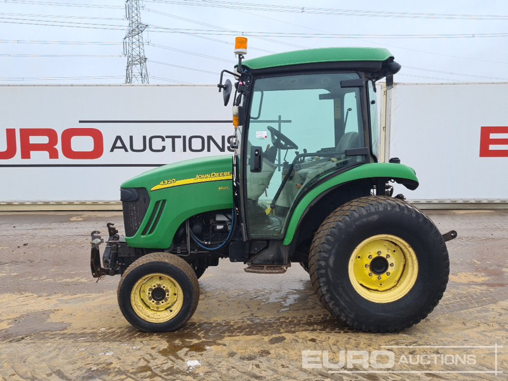 John Deere 4320 - Compact tractor: picture 2 John Deere 4320 - Compact tractor: picture 2