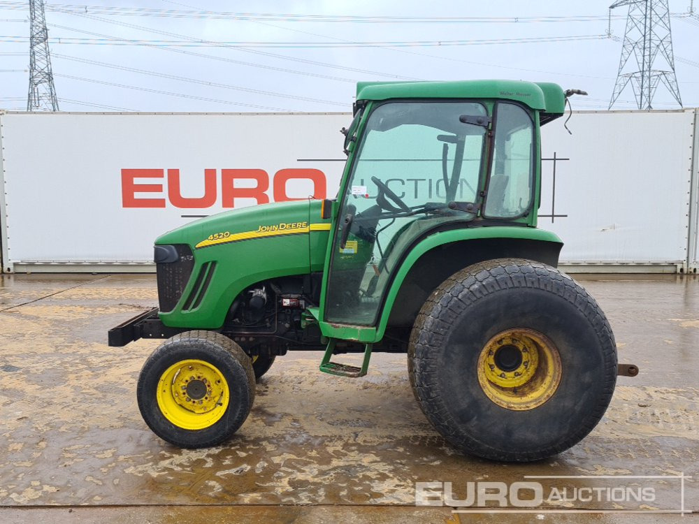 John Deere 4520 - Compact tractor: picture 2 John Deere 4520 - Compact tractor: picture 2