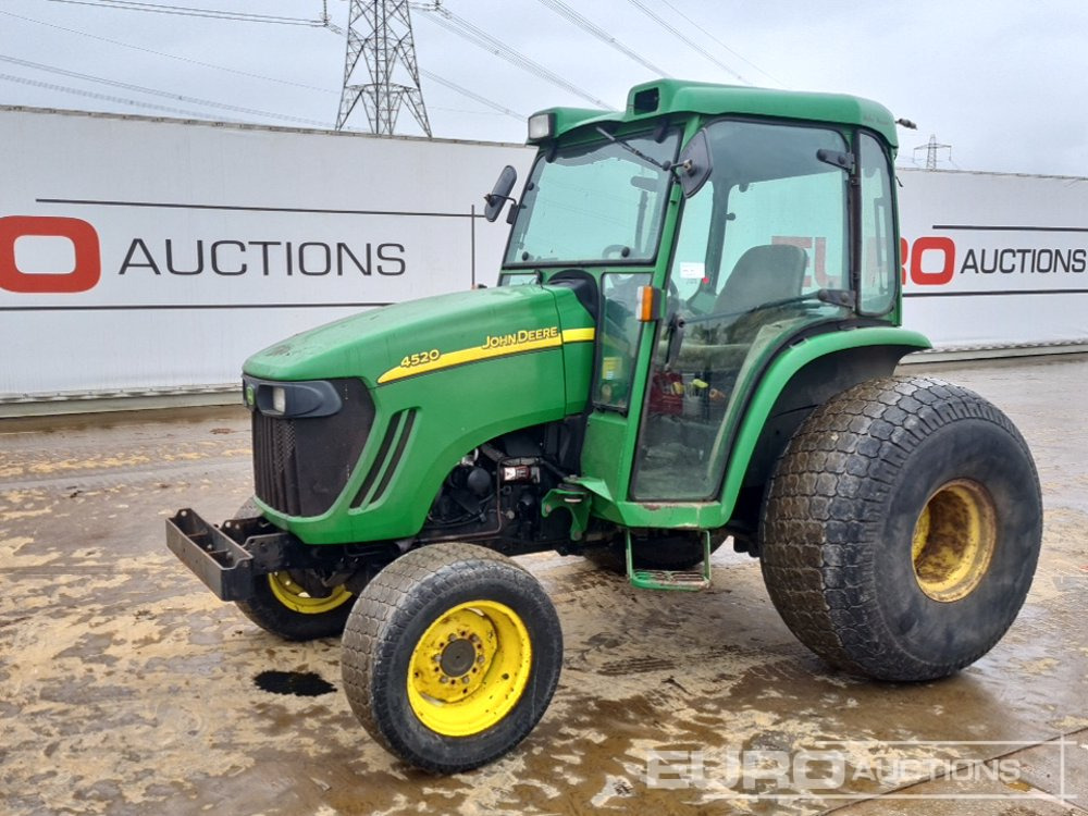 John Deere 4520 - Compact tractor: picture 1 John Deere 4520 - Compact tractor: picture 1