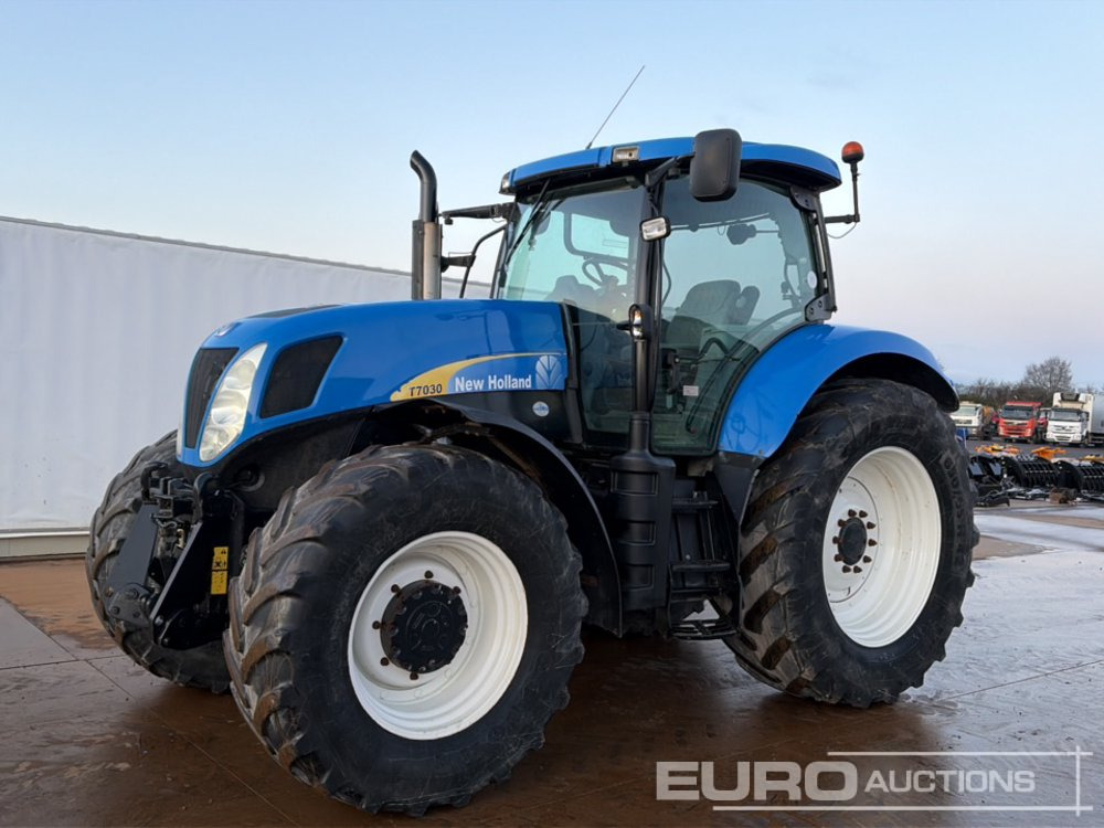 New Holland T7030 - Farm tractor: picture 1 New Holland T7030 - Farm tractor: picture 1