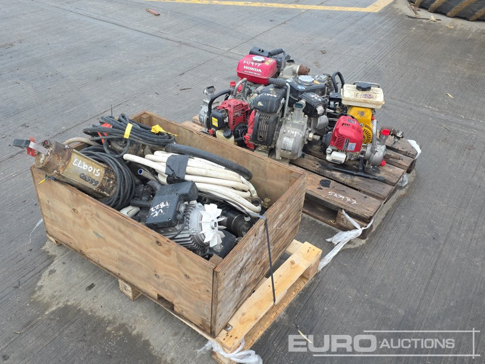 Pallet of Petrol Water Pumps, 110 Volt Submersible Water Pump (2 of), 110 Volt Pump (8 of) - Construction equipment: picture 3 Pallet of Petrol Water Pumps, 110 Volt Submersible Water Pump (2 of), 110 Volt Pump (8 of) - Construction equipment: picture 3