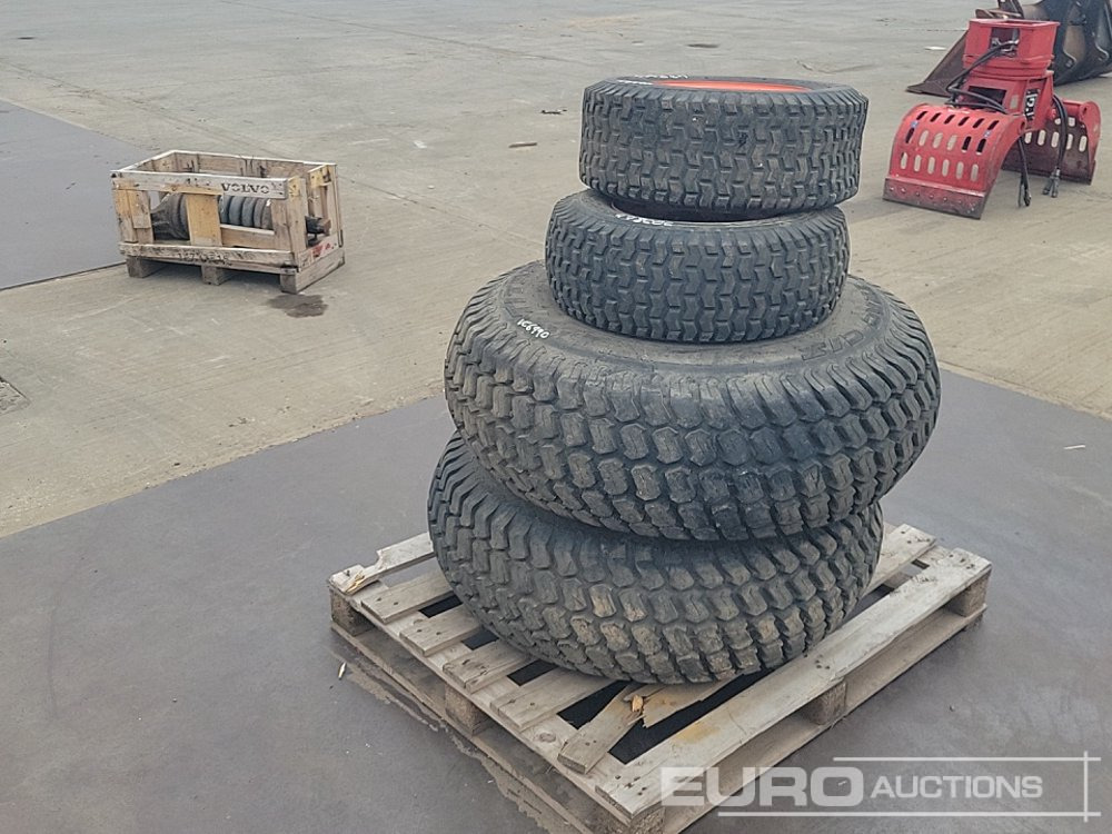 Titan 13.6-16 Tyre & Rim (2 of), Maxxis 24x8.50-12 Tyre & Rim (2 of) - Tire: picture 4 Titan 13.6-16 Tyre & Rim (2 of), Maxxis 24x8.50-12 Tyre & Rim (2 of) - Tire: picture 4
